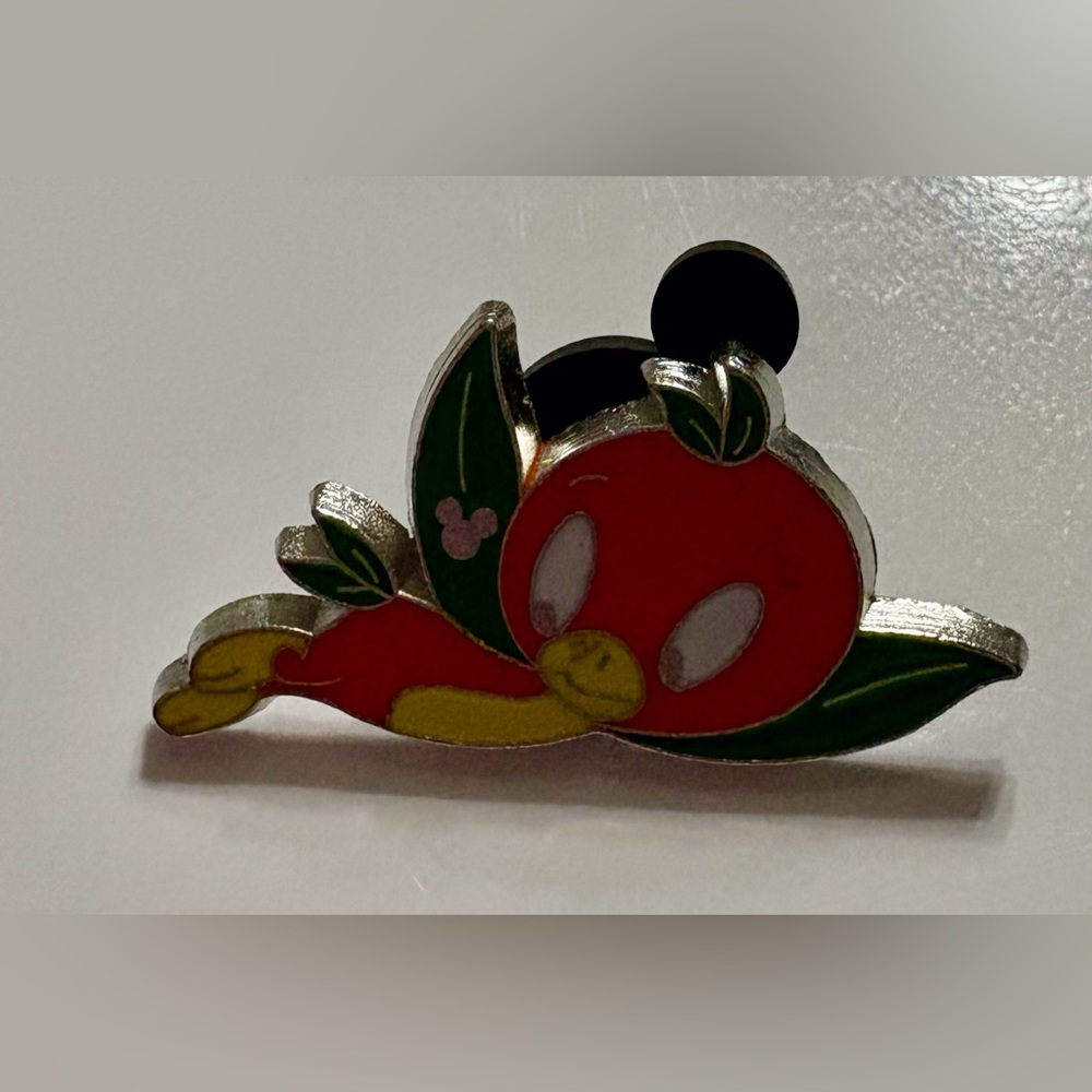 3/$25 Disney Orange Bird Hidden Mickey Trading Pin 2011